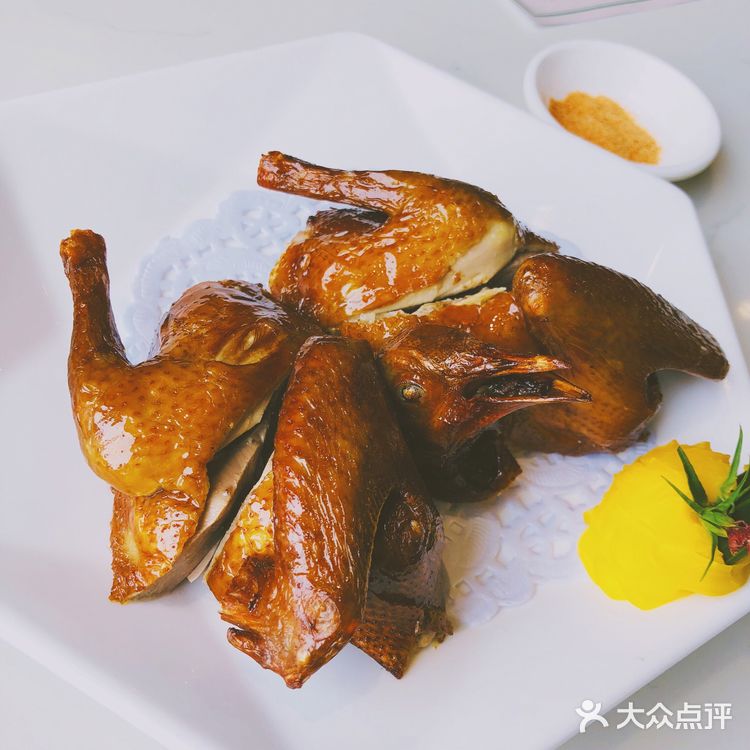 服务生会帮忙泡茶，很舒适哦