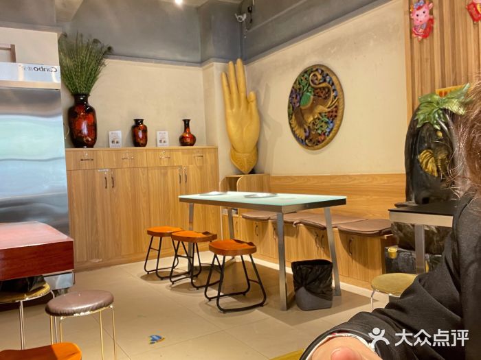 百灵缘瑞丽味道特色小吃(水乡店)用餐区图片