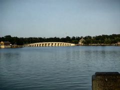 -颐和园西门停车场