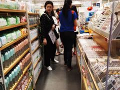 -名创优品(江南新地店)
