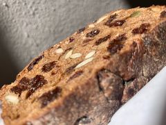 黑麦南瓜子提子欧包-PAPER STONE BAKERY(天环店)