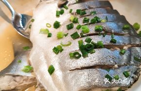 Golden Pomfret Baked with Water, Oil and Salt