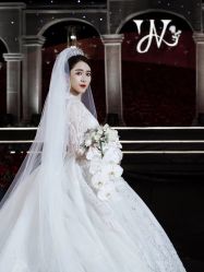 点击看大图 -Renee芮亦婚纱
