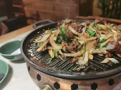 铁板炙烤坝上羊肉-那家小馆•北京菜•烤鸭(香山店)