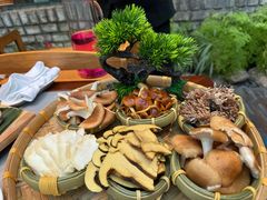 -慢丽江·云南野生菌土鸡锅(付家庄店)