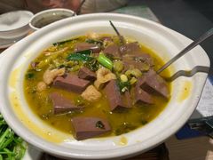 酸菜鸭血大肠煲-吴氏老妈·23年家常菜(古城店)