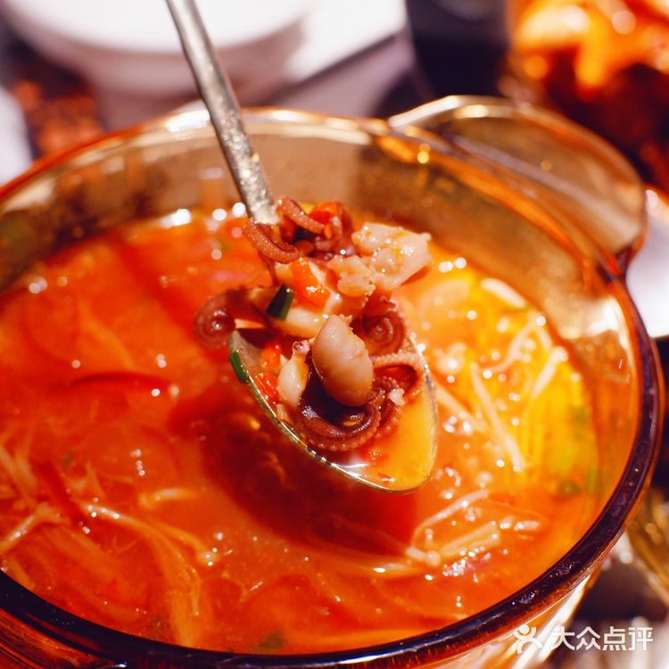 愿每个在深圳的姐妹都能刷到这家肉蟹煲🦀，真的好香！