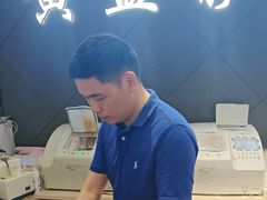 -黄益静眼镜行