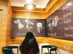 用餐区-CoCo都可(汇金大润发店)