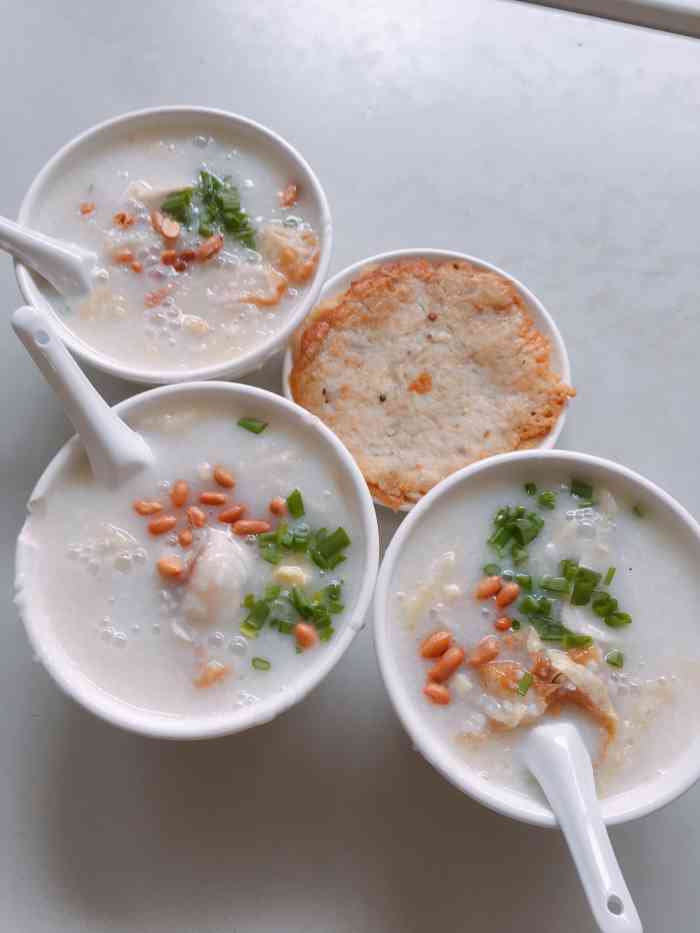 驰名猫记艇仔粥-"超抵的一家店.不过今天我去的时候是国庆期.