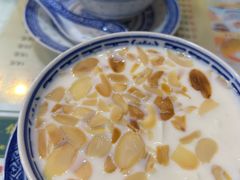 -广信牛奶甜品世家(台东店)