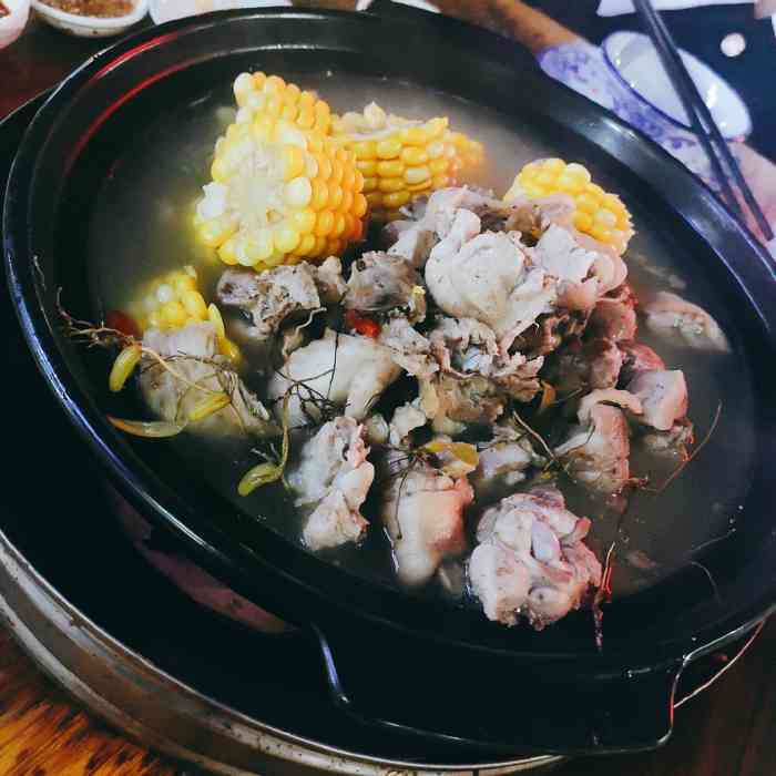 瑛琪碳炉鸡-"鸡肉好脆爽 五指毛桃汤底好喝得很[吐] .
