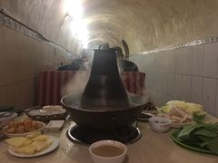 -洞庭洲·防空洞火锅·烧烤·铜锅涮肉(新百广场店)
