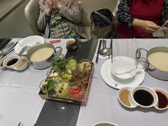 -红鼎豆捞·非遗鲍皇汤火锅(宝丰路店)