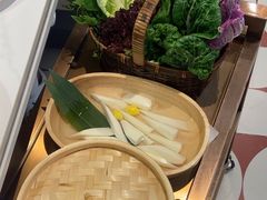 -洪氏嗨捞·广东猪肚鸡·椰子鸡火锅(西咸万象城店)