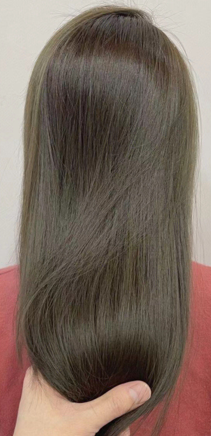 n颜色表现:浅青灰色调给人一种清新,明亮的感觉,而深青灰色则更显得