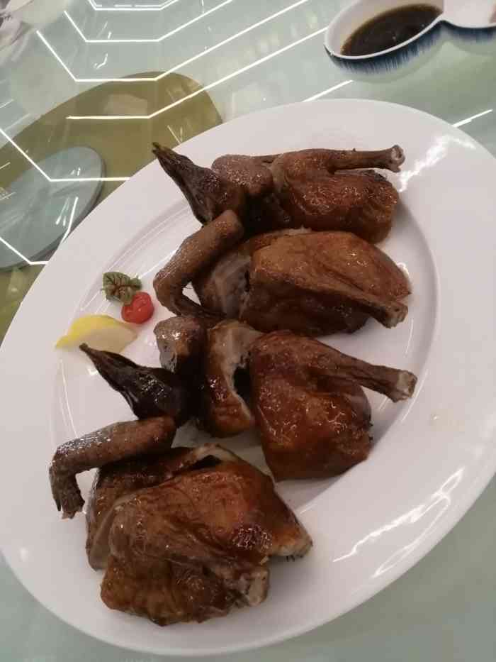 濠江海鲜舫-"能吃到二十年前味道的乳鸽,大部分给了情怀.