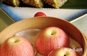 Figurative Apple Bun