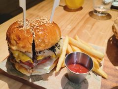 -三勾JJJ Burger&Coffee(梅溪湖店)