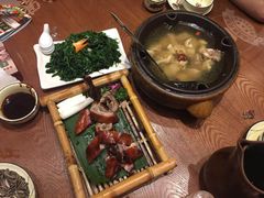 -老滇山寨•云南特色菜•地方菜•民族风情歌舞表演(金碧店)