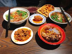 -爆炸头阿姨小四川正宗川味小吃(无任何分店)