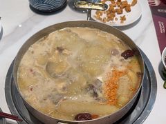-洪氏嗨捞·广东猪肚鸡·椰子鸡火锅(西咸万象城店)