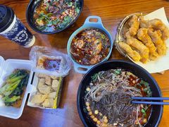 -爆炸头阿姨小四川正宗川味小吃(无任何分店)