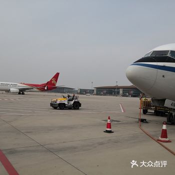 从烟台飞往北京的航班选择靠窗的位置，本想在空中看一看
