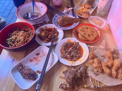 -爆炸头阿姨小四川正宗川味小吃(无任何分店)