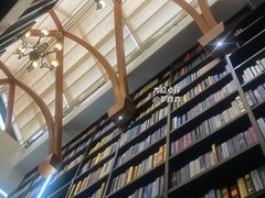 -钟书阁(松江泰晤士小镇店)