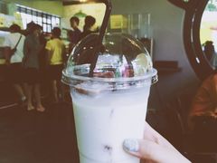 咖啡巧克力牛奶-莓园冰淇淋店
