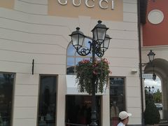 -塞拉瓦莱名品奥特莱斯