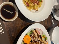 -Chom Cafe and Restaurant