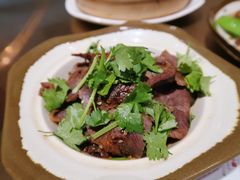 卤牛肉-龍堂蟹黄小笼包(德思勤四季汇店)