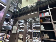 -钟书阁(群光广场店)