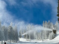 -丝绸之路山地度假区滑雪场
