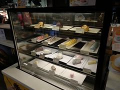 面包甜点陈列柜-麦当劳(健德桥得来速店)