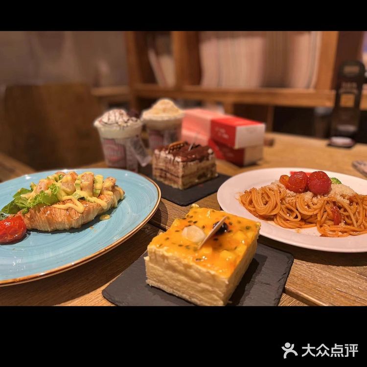 颜值都在线还适合拍照  咖啡点了山谷摩卡