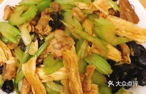 Celery and Tofu Skin Stir-fry with Black Mushrooms