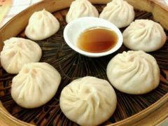 鲜肉小笼-老上海城隍庙小吃(苏州街店)