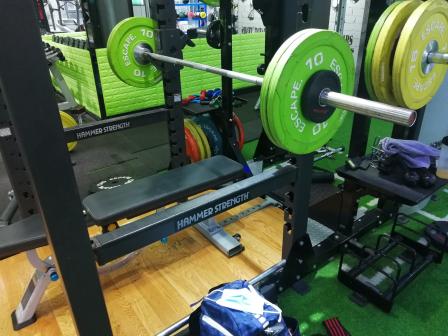 七公里健身俱乐部(杨箕店)-"悍马力健器械,两台深蹲架,硬拉台,哑铃最.