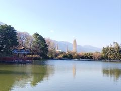 -三塔倒影公园