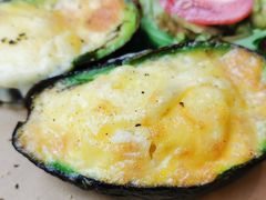 牛油果烤鸡蛋-A30 BISTRO