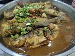 精品红烧杂鱼-溱湖八鲜菜馆