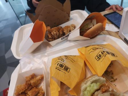 豪派鸡排(荷花池阳光里店)-"店面在荷花池刚开的阳光里商场一楼进门走