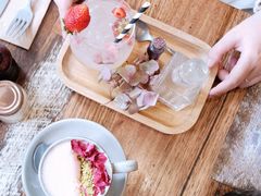 Rose&nbsp;tea&nbsp;latte-FLOVIE FLORIST CAFE