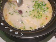-洪氏嗨捞·广东猪肚鸡·椰子鸡火锅(西咸万象城店)