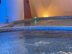 -涨巢·潮玩水疗局