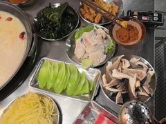 -鹿鸣山草本茶香火锅(园西路店)