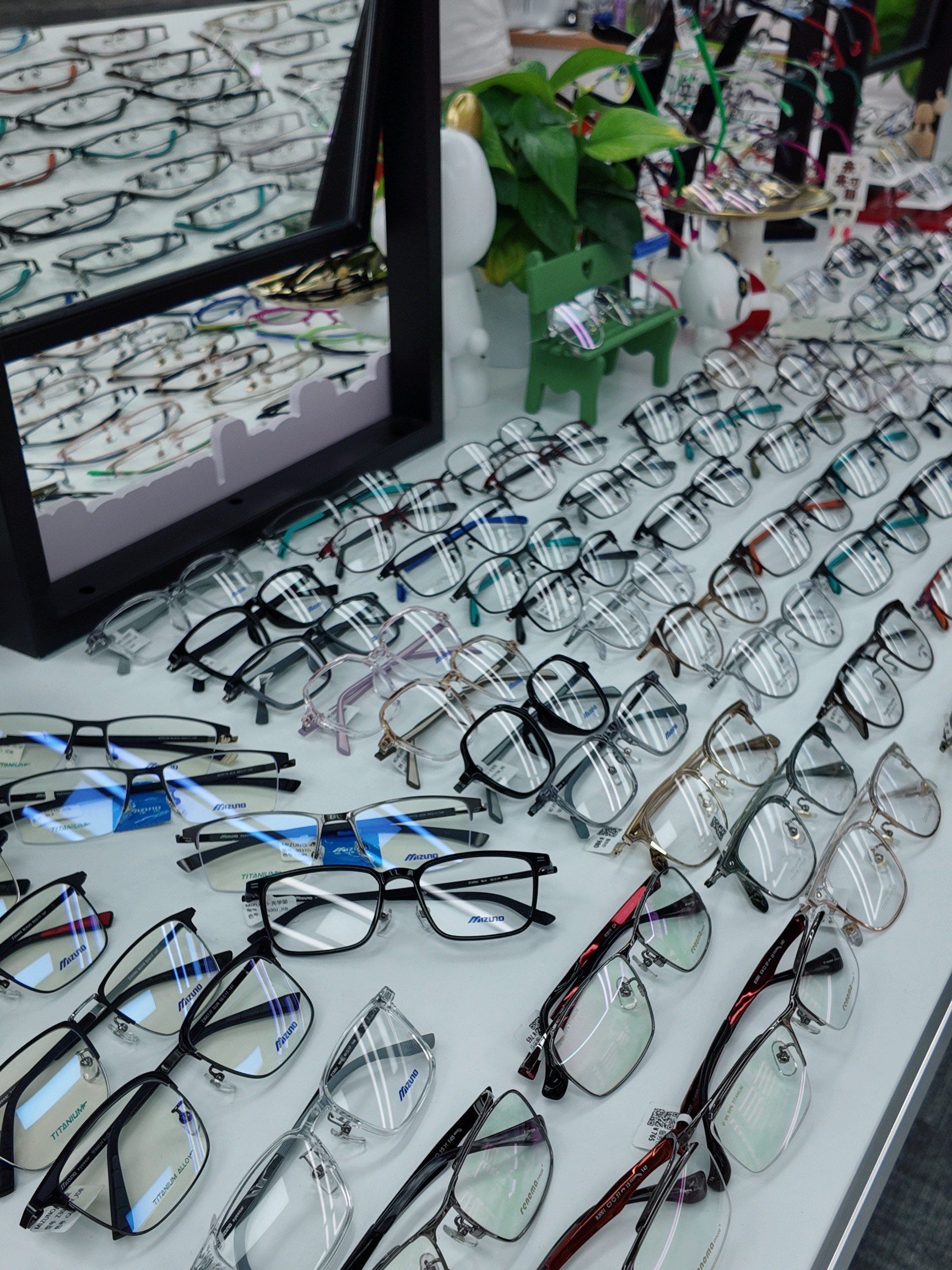 来莲塘这家凡己眼镜店,准没错!